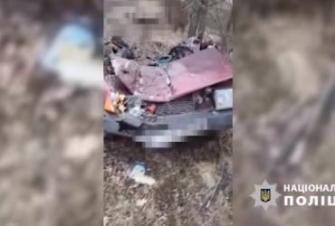 На Запорожье танк оккупантов раздавил автомобиль с гражданскими (видео)