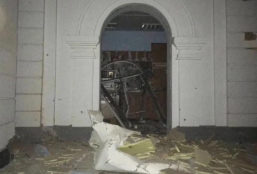 Россия ударила по православной Святогорской Лавре, где прятались беженцы (фото, видео)