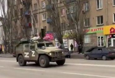 У Мелітополі окупанти їздять вулицями і через гучномовець забороняють виходити на мітинги