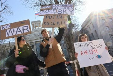 В Европе против войны в Украине протестуют десятки тысяч людей, а в России – единицы (фоторепортаж)