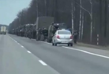 У Білорусі помітили ворожу колону, яка рухається до українського кордону (відео)