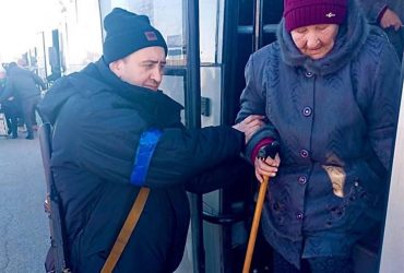 Окупанти обстріляли евакуаційну колону з Гостомеля: є загиблі та поранені