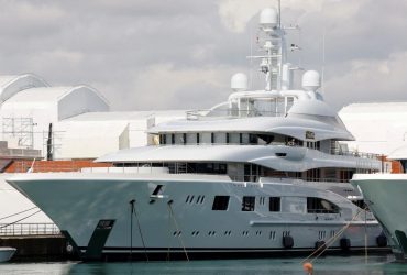 Испания арестовала яхту одного из главных российских олигархов