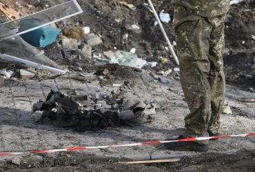 Оккупанты нанесли удар по 10-этажному жилому дому в Подольском районе Киева