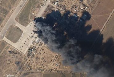 Под Херсоном украинские защитники уничтожили вертолеты РФ: поджаренная авиация попала на спутниковые снимки