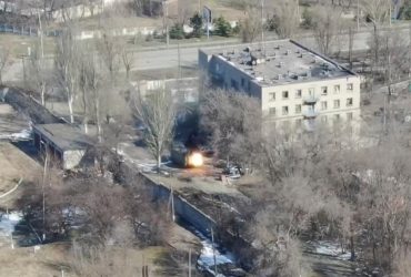 Війна в Україні: загиблих цивільних ховають у братських могилах, найбільше в Маріуполі