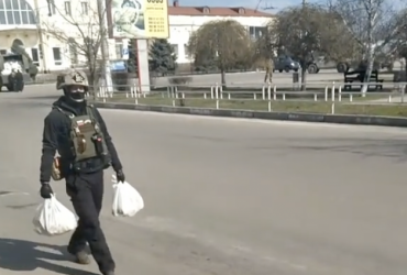 У Херсоні жінка потролила росіян з гумдопомогою (відео)