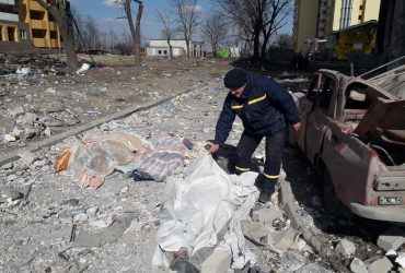 У Чернігові внаслідок російського авіаудару загинула родина з трьома дітьми (фото, відео)