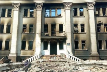 Окупанти не дають врятувати людей з-під завалів драмтеатру Маріуполя – Азов