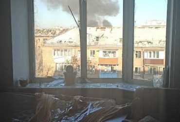 В Киеве оккупанты обстреляли жилой квартал: есть погибший и пострадавшие (фото, видео)