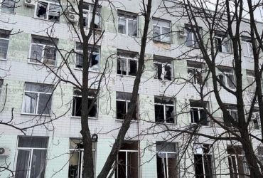Окупанти обстріляли лікарню у Лисичанську (фото)