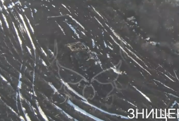 Знищену техніку росіян у полях показали з висоти пташиного польоту (відео)