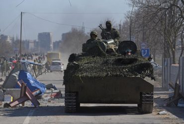 Росія продовжує зосереджувати свої зусилля на Маріуполі, тривають вуличні бої - Арестович
