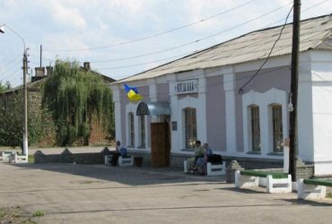 У Кремінній окупанти з танка розстріляли будинок для літніх людей: 56 загиблих