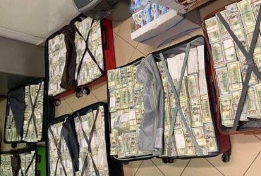 Закарпатські митники не помітили близько $30 мільйонів, які вивозили з України