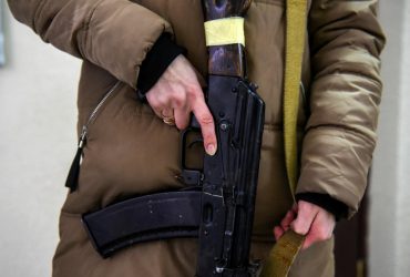 Η ΕΕ και το ΝΑΤΟ φοβούνται το λαθρεμπόριο όπλων από την Ουκρανία στην Ευρώπη και θέλουν να ενισχύσουν τον έλεγχο - FT