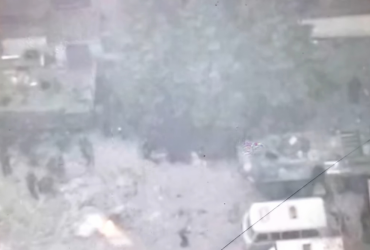 У Генштабі показали, як бійці Азова знищують ворожу піхоту в Маріуполі (відео)