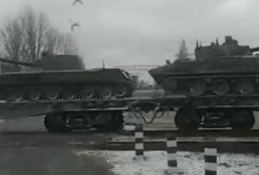 Ешелон із військовою технікою рухається до кордону Білорусі з Україною