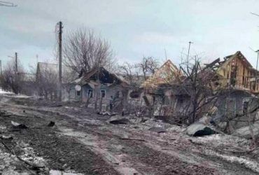 В Тростянце на Сумщине - масштабный пожар, его не могут потушить из-за боев (видео)