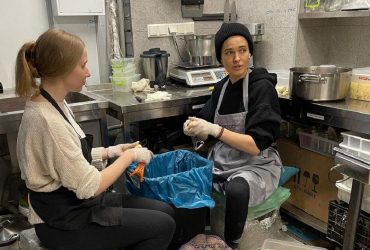 Астаф’єва розповіла про волонтерські будні: чищу картоплю, буває по два мішки