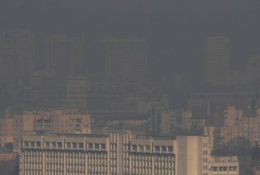 Киевлян просят закрыть окна и не выходить на улицу: что произошло