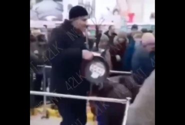 У Кемерово росіяни влаштували бої за сковорідки й мило (відео)