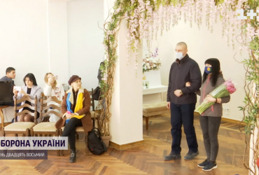 У Дніпрі поранений військовий одружився просто у шпиталі (відео)