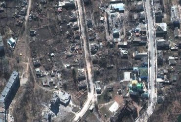 Ізюм під обстрілами: супутники Maxar зафіксували руйнування та артилерію ворога