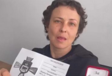 Российской певице Юлии Чичериной объявили подозрение за надругательство над флагом: грозит пожизненное