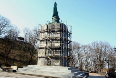 Киев готовит памятники культурного наследия к обстрелам и бомбардировкам (фото, видео)