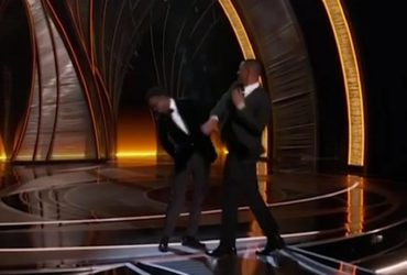 Вілл Сміт публічно вибачився перед коміком Крісом Роком за ляпас під час вручення Оскара