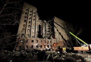 Зросла кількість жертв обстрілу Миколаївської ОДА: оприлюднено нові фото наслідків