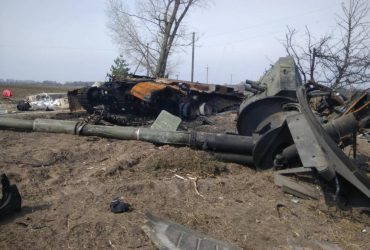 ВСУ уничтожили еще одну колонну бронетехники оккупантов в полях Черниговщины (фото)