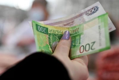 Οι κατακτητές προσπαθούν να κυκλοφορήσουν το νόμισμα της Ρωσικής Ομοσπονδίας / φωτογραφία REUTERS