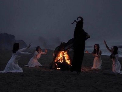 Украинские ведьмы проведут 31 марта ритуал на отстранение от власти Путина Украинские ведьмы проведут 31 марта ритуал на отстранение от власти Путина