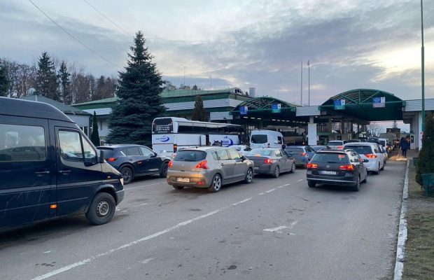 Українців попередили про можливі затримки на кордоні з ЄС: коли та в чому причина