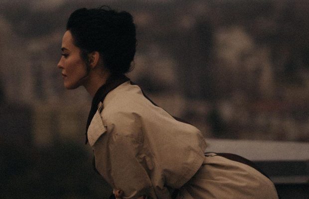 Зірка Playboy Даша Астаф'єва підтримала ЗСУ: замість зйомок чистить картоплю