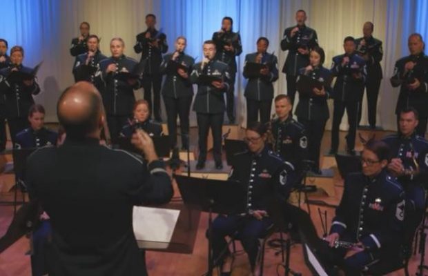 "Молитва за Україну": оркестр Військово-повітряних сил США вперше заспівав українською (відео)