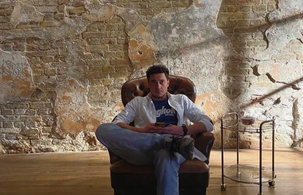 Ведучий "Орла і решки" вибрався з окупованої Бучі, а його сусіди загинули