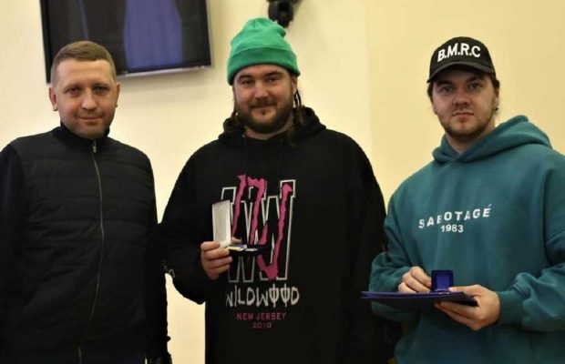 "Доброго вечора, ми з України!": у Кременчуці автори хіту отримали відзнаки