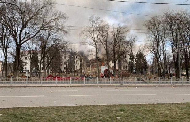 Театр начинается с человека: как актеры Драмтеатра в Мариуполе выжили, выбрались из оккупации и возобновили работу в Ужгороде