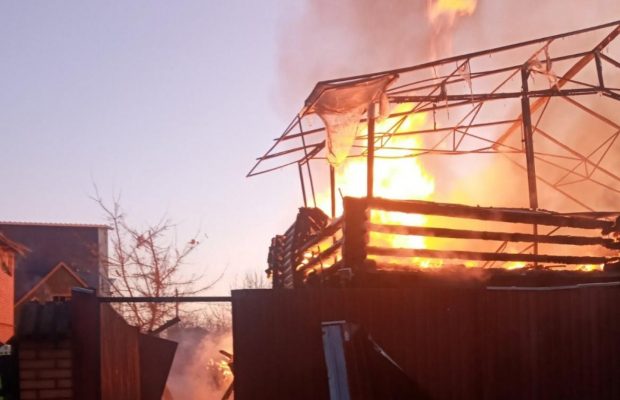 В Киеве вражеский снаряд попал в дом и офис известного продюсера (фото)