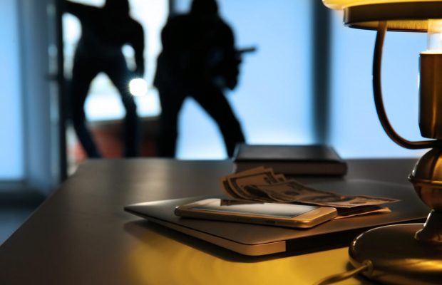 Как защитить дом от нападения мародеров: 4 простых правила