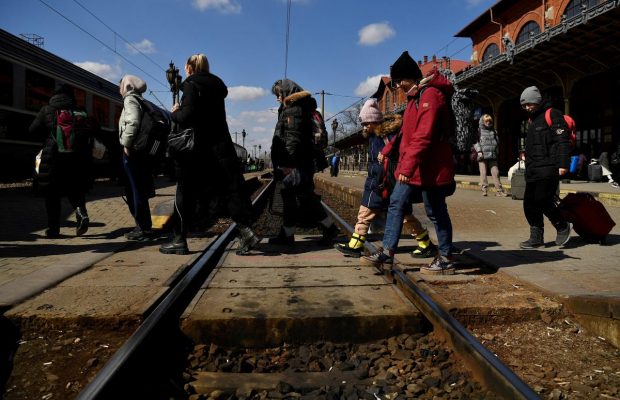 Украинцам для пересечения границы обязательно нужно иметь загранпаспорт: разъяснение ГПСУ