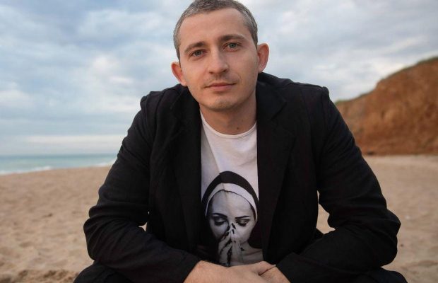 "Мы его на дно опустим": украинский певец написал песню про Путина и его армию (видео)