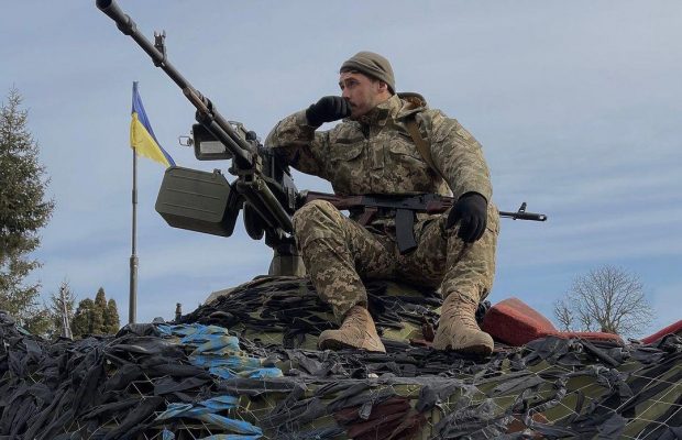 "Хотят стереть нас с лица Земли": украинский телеведущий довел до слез щемящим видео о войне