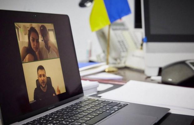 Зеленський поговорив з Ештоном Катчером та Мілою Куніс (фото)