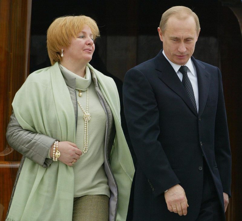 Скелеты в шкафу Людмилы Путиной: как жена диктатора не считала денег и страдала в браке — Общество