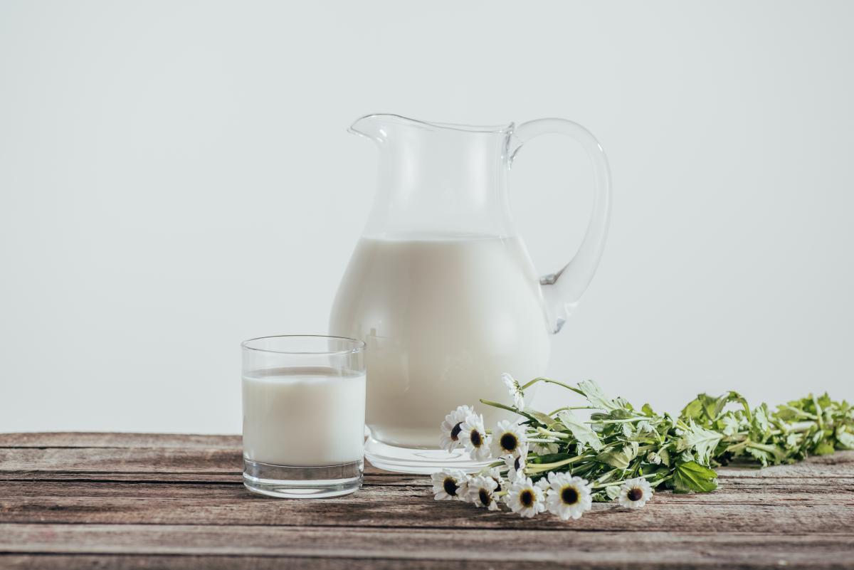 Зараз фото молоко "Ферма" можна купити за акційною ціною / фото depositphotos.com