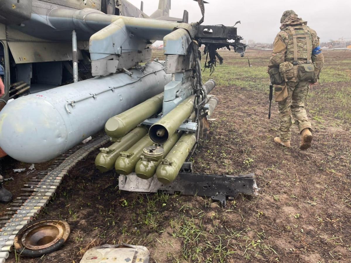 Бойцы Сил обороны Украины сбили российский вертолет / фото t.me/kpszsu Бойцы Сил обороны Украины сбили российский вертолет / фото t.me/kpszsu